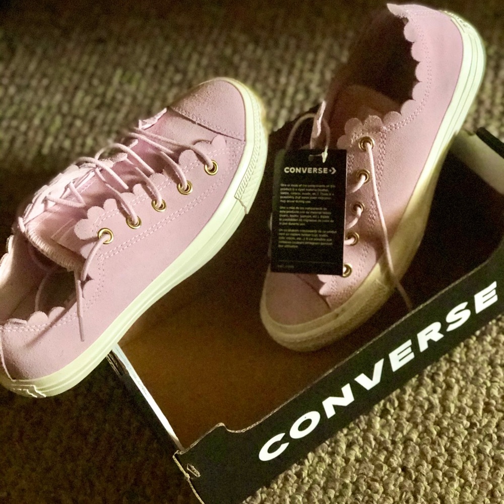 Lavender Converse low top sneakers